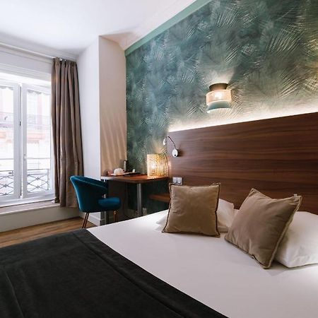 Hotel Du Dauphin Лион Екстериор снимка
