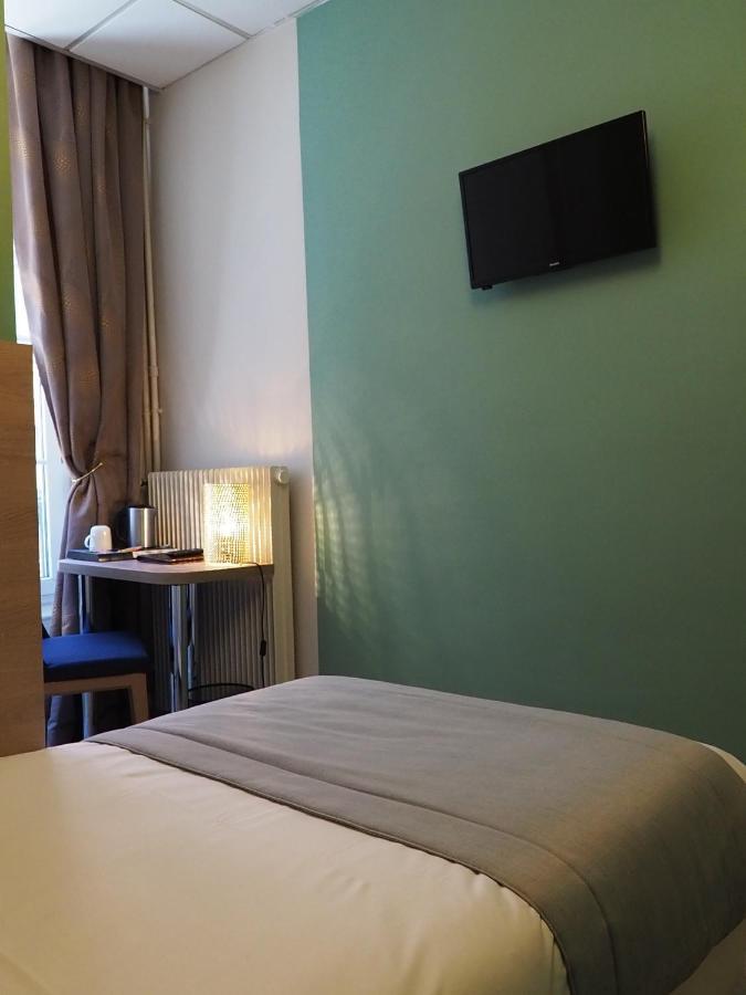Hotel Du Dauphin Лион Екстериор снимка