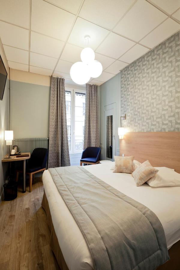 Hotel Du Dauphin Лион Екстериор снимка