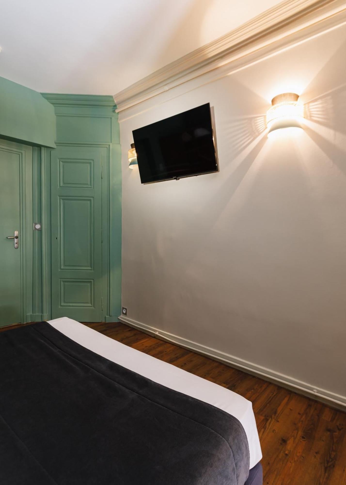 Hotel Du Dauphin Лион Екстериор снимка