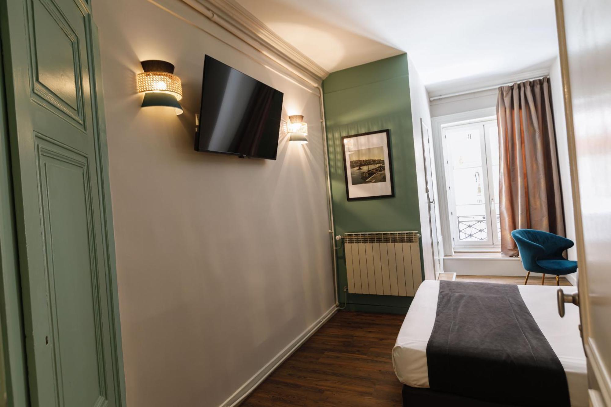 Hotel Du Dauphin Лион Екстериор снимка