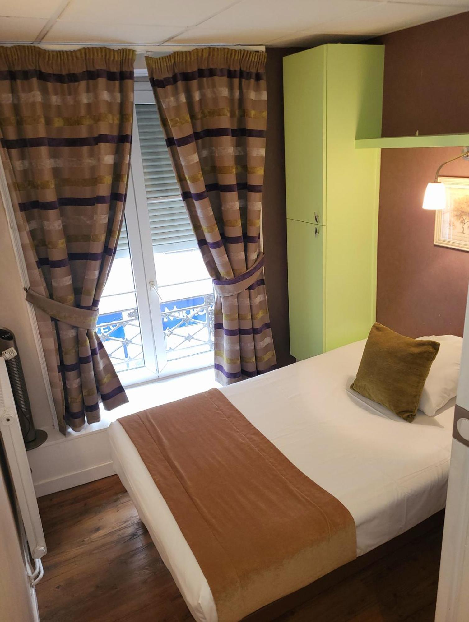 Hotel Du Dauphin Лион Екстериор снимка