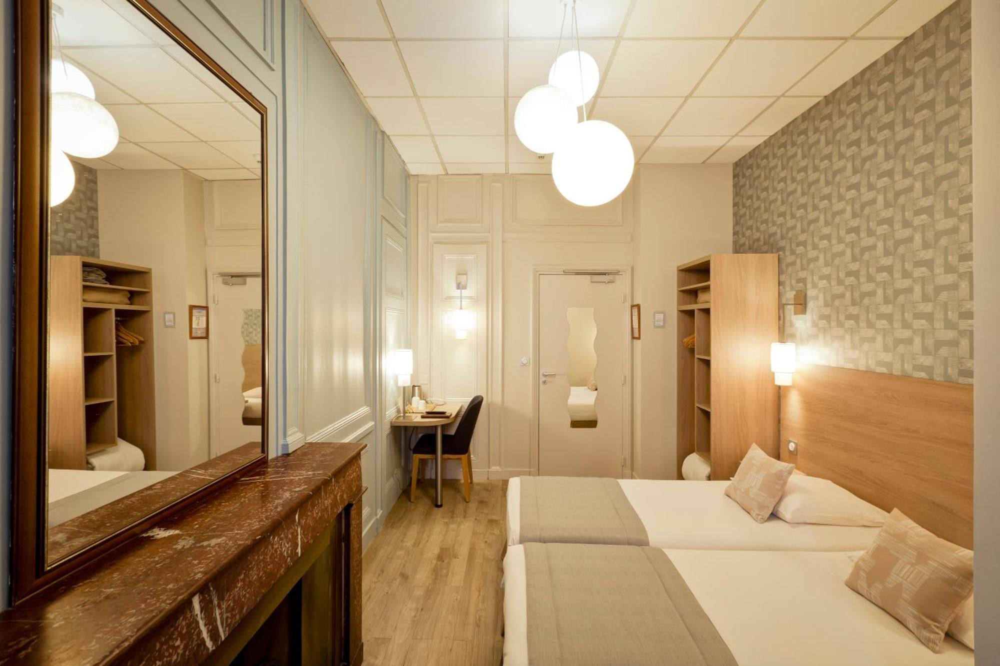 Hotel Du Dauphin Лион Екстериор снимка