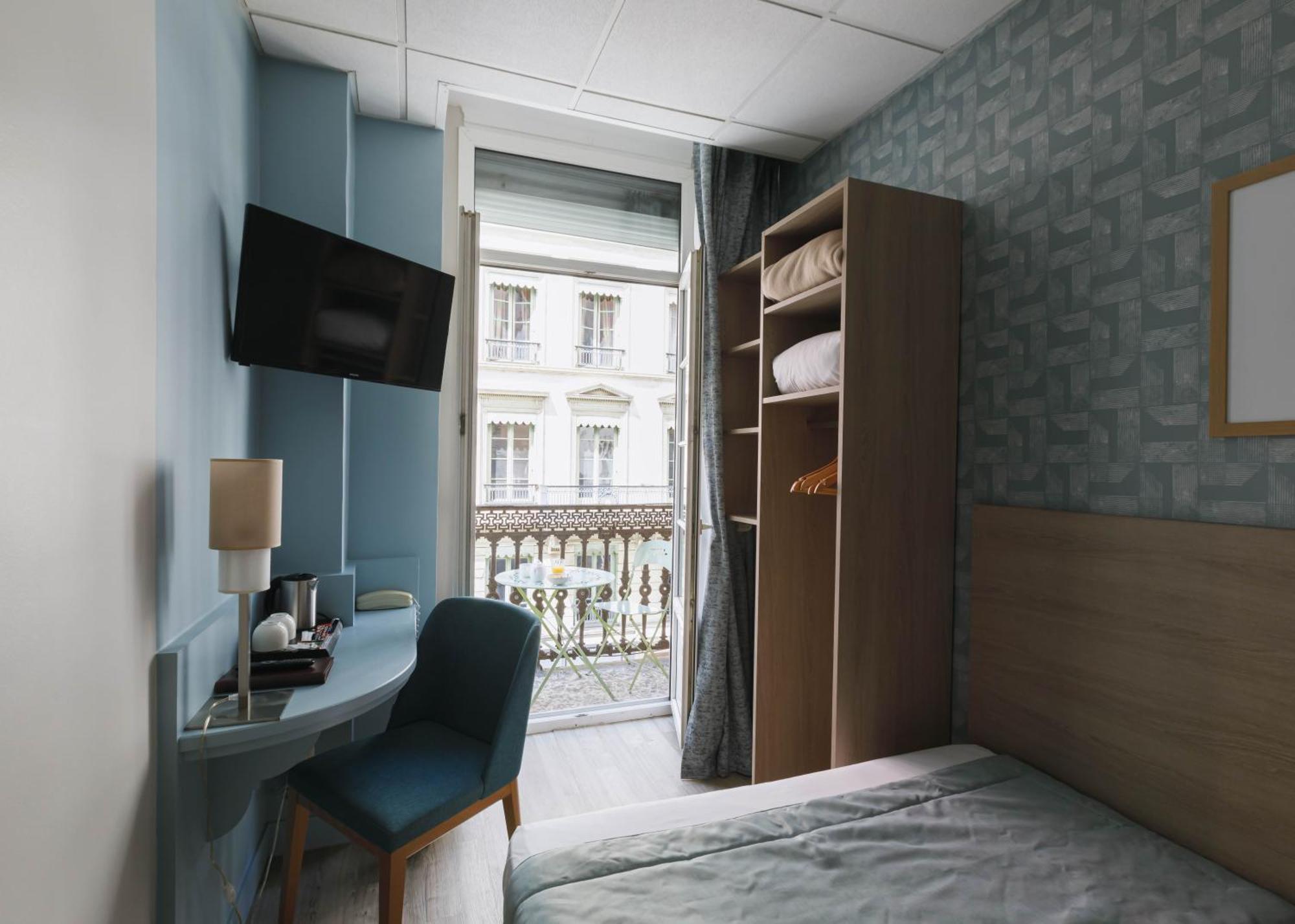 Hotel Du Dauphin Лион Екстериор снимка