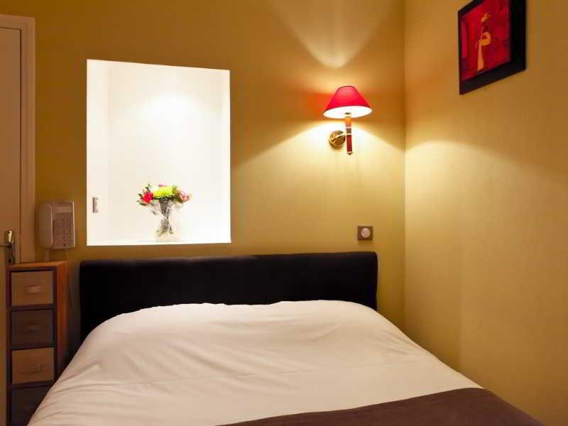 Hotel Du Dauphin Лион Екстериор снимка