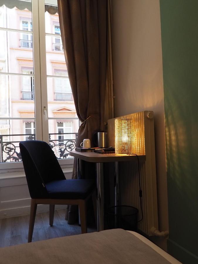 Hotel Du Dauphin Лион Екстериор снимка